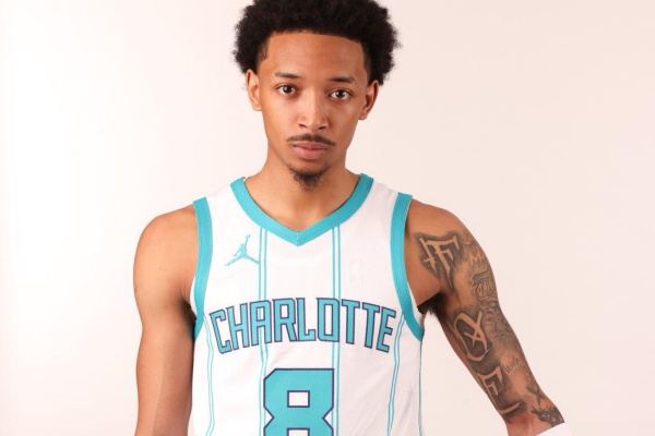 12小时闪电入队！小尼克-史密斯晒湖人定妆照，双向合同暗藏救赎与博弈